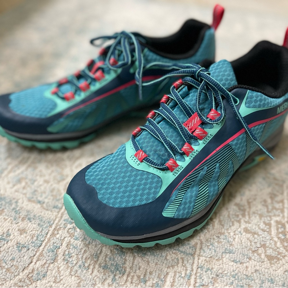 Women’s Siren Edge Merrell Hiking Shoes - Size 8